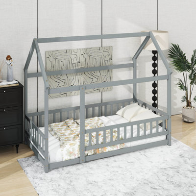 Lit simple en bois avec clôture