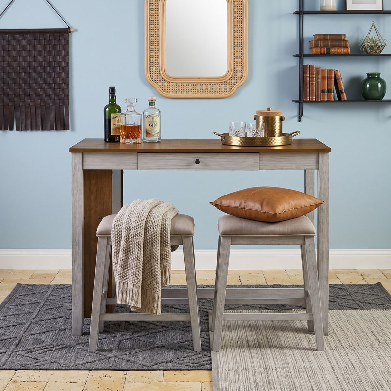 Ensemble de table de bar Farmhouse avec prise de courant et deux tabourets rembourrés, Naturel