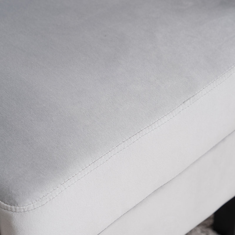 Fauteuils à oreilles capitonnés avec accoudoirs classiques et pieds en bois, Velours gris perle