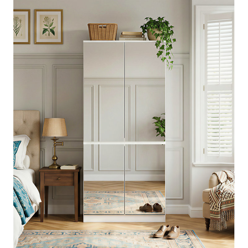 Armoire moderne avec panneaux de porte en miroir