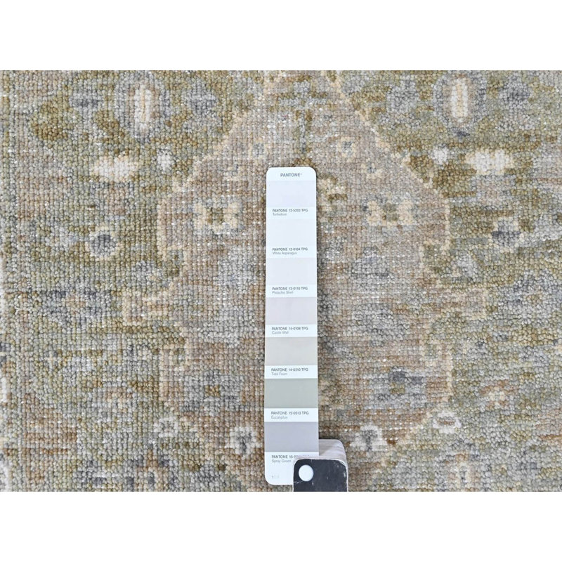 Tapis oriental 2 pi x 2 pi 10 po gris-vert, Oushak, échantillon, court, noué à la main, 100% laine