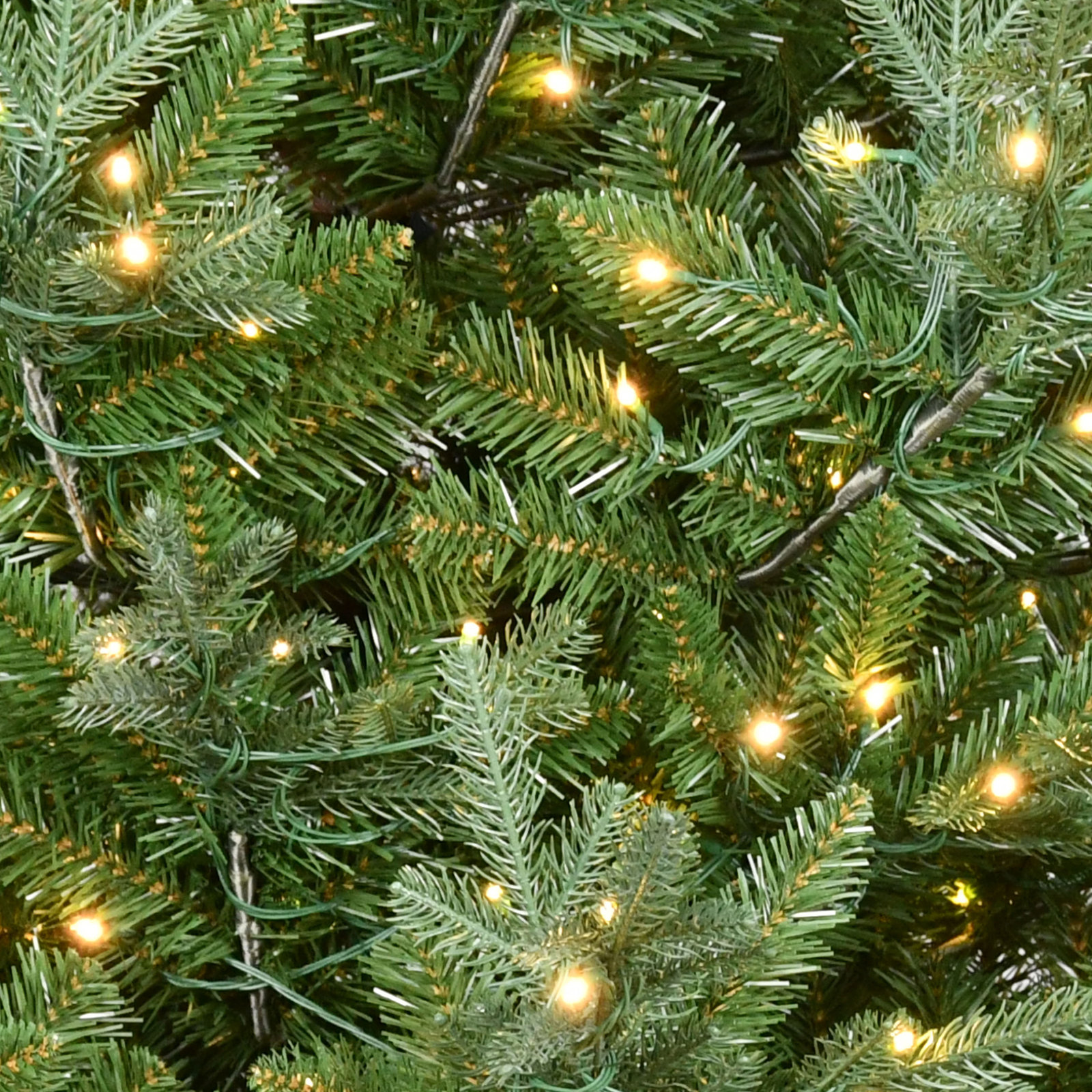 Pre-Lit Christmas Tree, 10'
