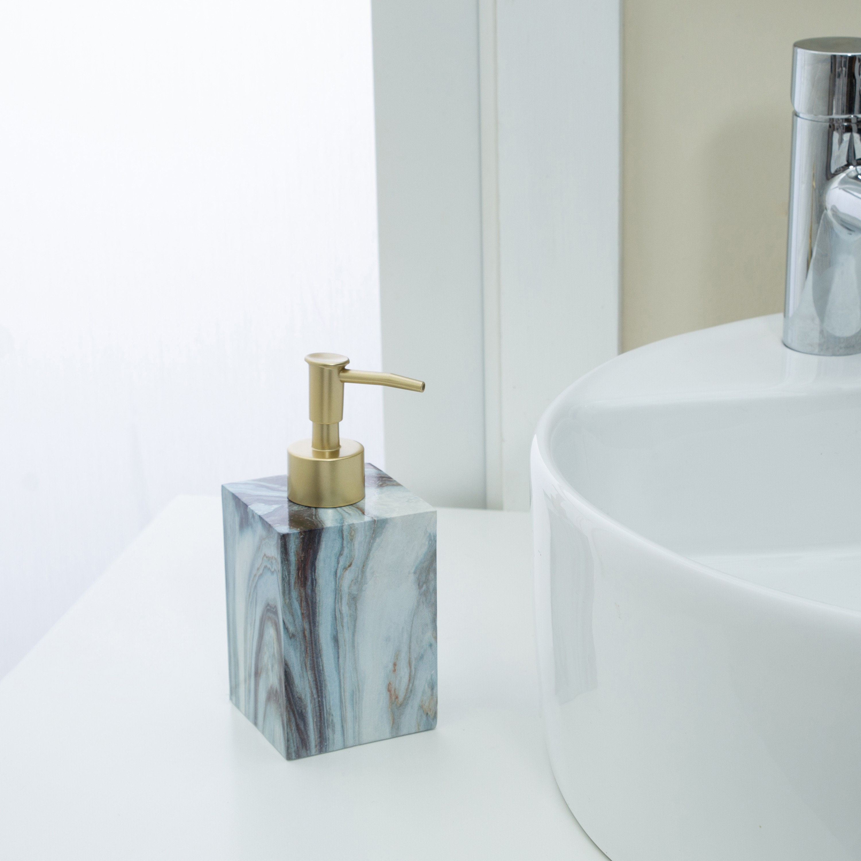 Square deals soap dispenser