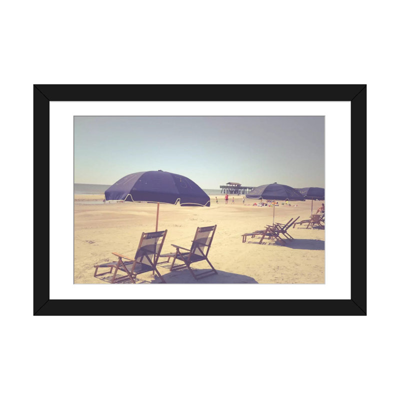 «Blue Beach Umbrellas», reproduction de photo sur toile, Papier d'art encadré noir, Blanc, H 24 po x l 32 po x P 1 po