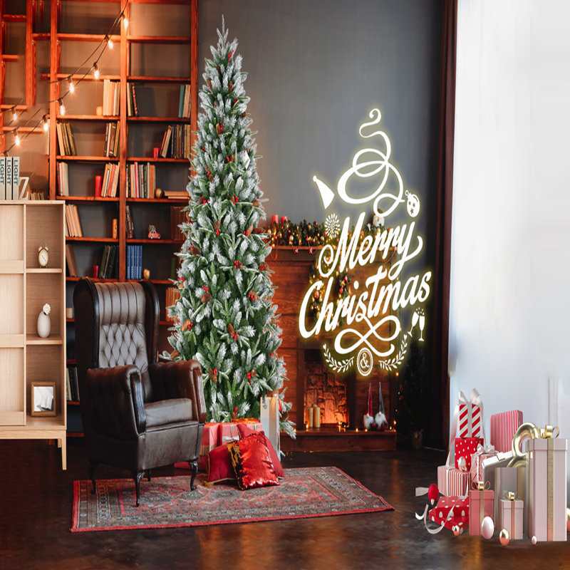 Arbre de Noël 4 pi enneigé avec 747 pointes, baies rouges, pommes de pin, conception à charnières et support en métal robuste pour une installation facile et un décor de Noël naturel