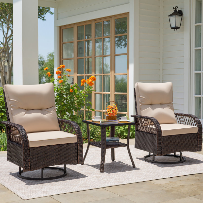 Ensemble de 3 chaises pivotantes en osier pour l'extérieur avec table d'appoint et coussins