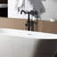 Robinet de baignoire autoportant avec douche à main, pomme de douche amovible en métal noir mat