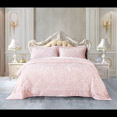 Rebbecca Polyester Floral Bedding with Pillowcases