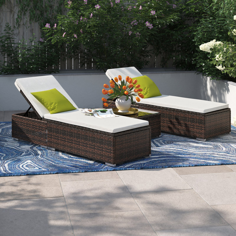 Ensemble de chaises longues inclinables 76 po avec coussins et table Forough, Brun