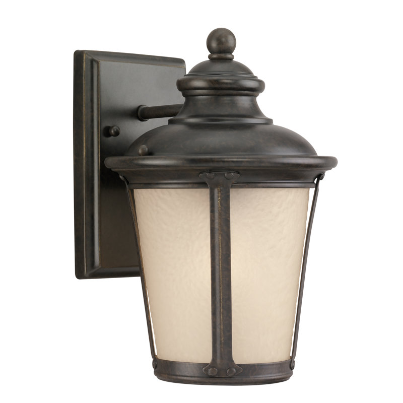 Petite lanterne murale d'extérieur à une lumière Cape May de Génération Lighting , Oui, Fer martelé doucement