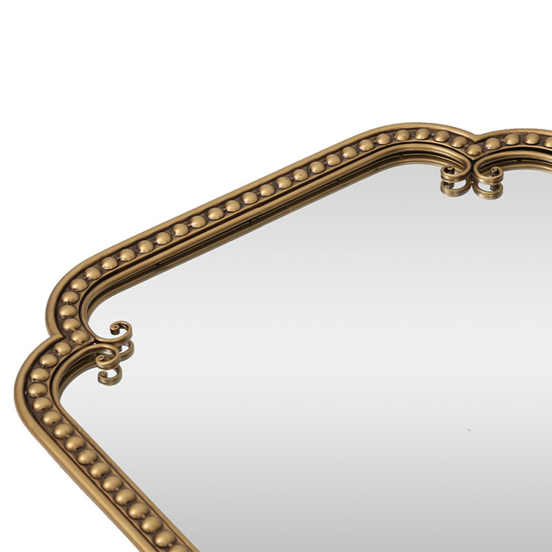 Miroir mural décoratif rectangulaire arrondi, 61 cm x 91 cm, encadré de métal doré à perles irrégulières, idéal pour la salle de bain, le salon et l'entrée.