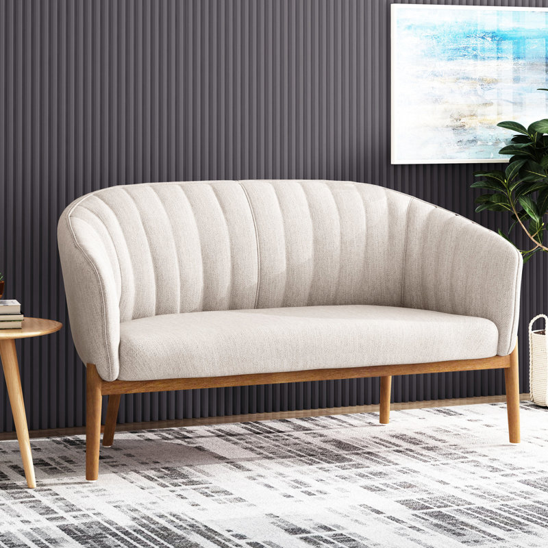 Beige de style Mid-Century moderne, dossier à surpiqûres rainurées, pieds en bois d'hévéa brun, pieds de meuble requis pour l'assemblage, inclus