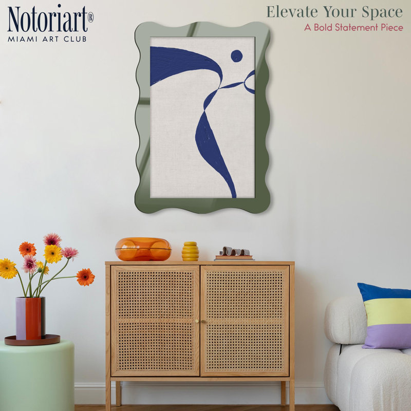 Cadre mural Moon Chassing Acrylique par NOTORIART, Olive, H 39,5 po x l 27,5 po, Courbée