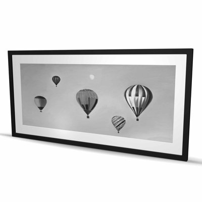Air Balloon Landscape - Hyperrealist Office, reproduction encadrée