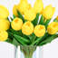 Fleurs de tulipes artificielles dans un vase avec de l'eau artificielle pour les centres de table de salle à manger, arrangement floral intérieur-2143270291