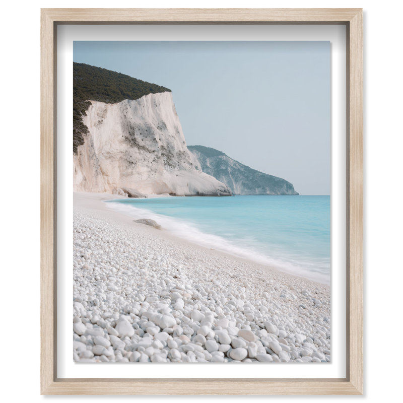 Falaises de craie II, impression de paysage et de nature encadrées par Oliver Gal, H 46,5 po x l 37,5 po, Cadre blond