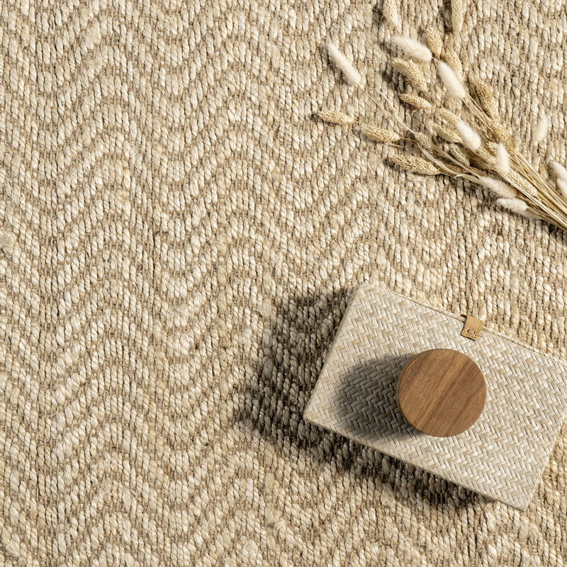 Kazunori Chevon Handmade Flatweave Tasseled Jute Beige Rug, Rectangle 6' x 9'