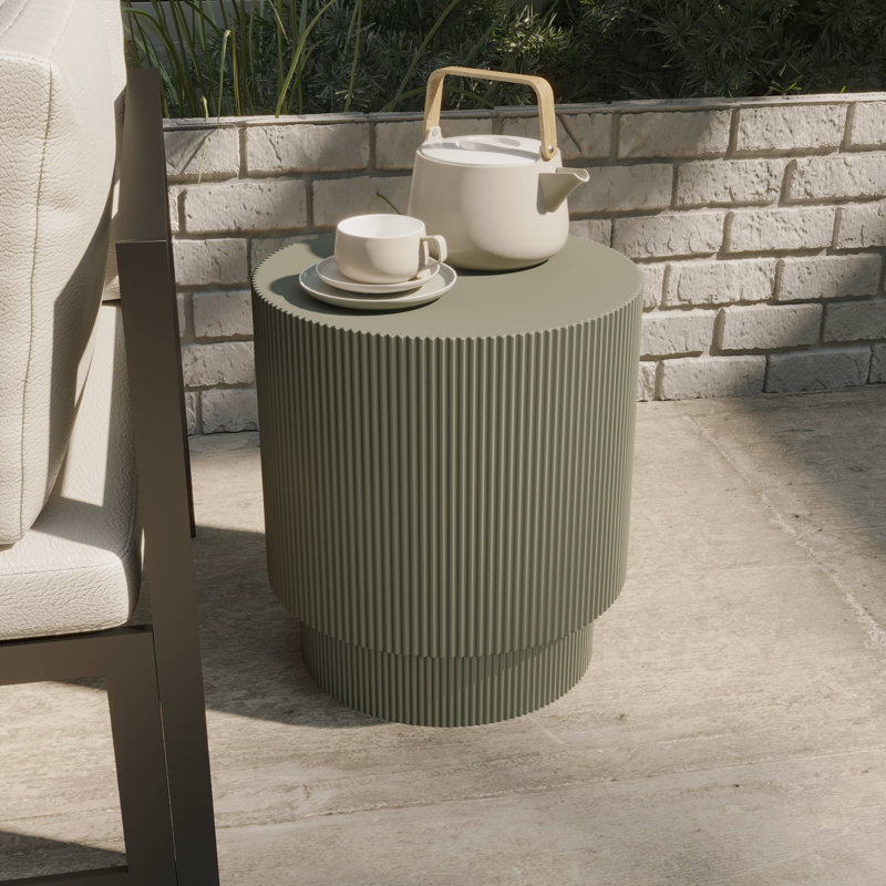 Table d'appoint ronde en fibre de polyester 14 po Biddlesden, Vert olive