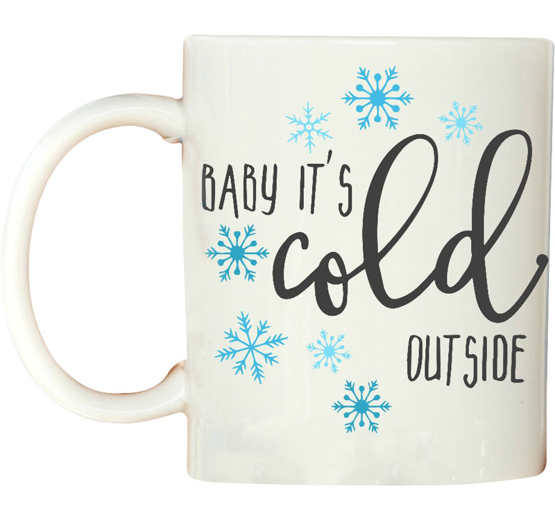 Tasse à café à l’extérieur de bébé