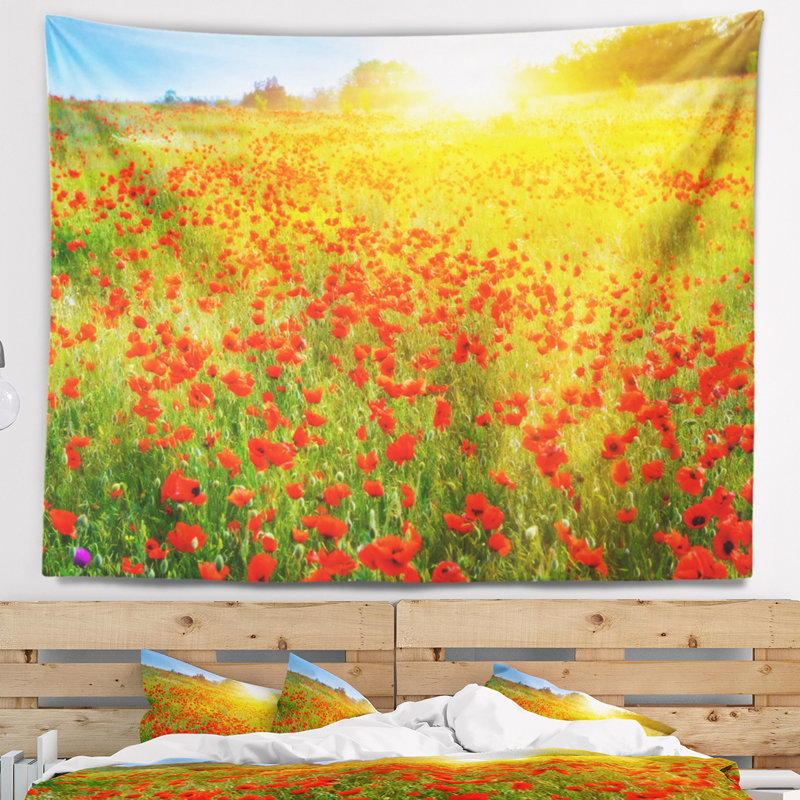 Magnifique tapisserie ensoleillée sur fond de coquelicots, H 78 po x l 92 po