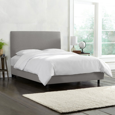 Lit plateforme tapissier Pyburn