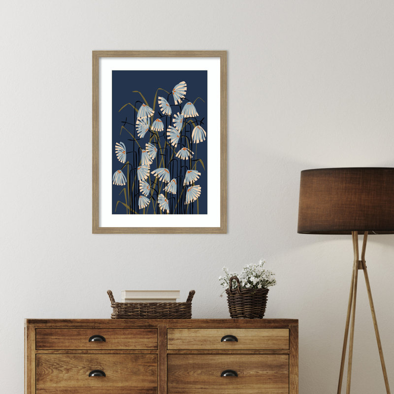 Linocut Flower Meadow Blue par Gadd Wood, reproduction d'art encadrée, H 34 po x l 25 po, Grain de bois rayé moka