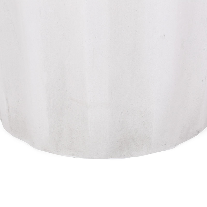 Table d'appoint d'extérieur moderne en béton léger, portable, H 18,5 po, blanc antique, sans assemblage, idéale pour les espaces variés. Moderne, fonctionnelle, l 15,47 po x P 15,47 po