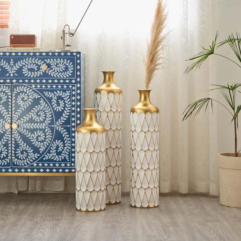 Ensemble de 3 grands vases en métal