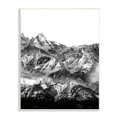 Montagnes enneigées, paysage noir et blanc à contraste élevé par Shelley Lake - photographie