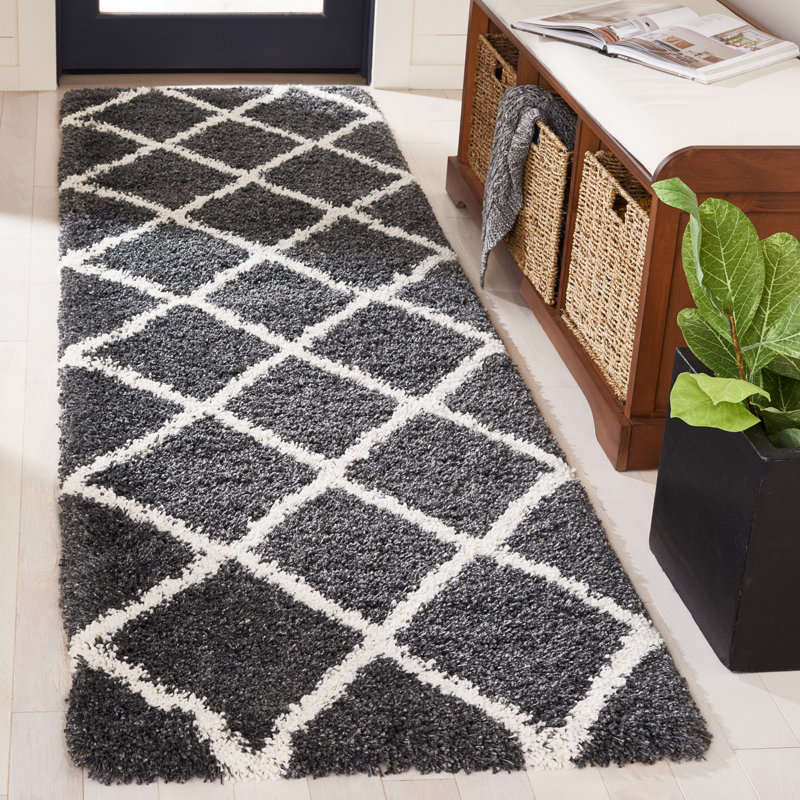 Tapis géométrique gris foncé / ivoire Aravella, Tapis de couloir 2 pi 3 po x 8 pi