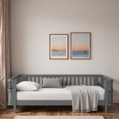 Lit pour enfant à profil bas avec coin arrondi lisse et support en lattes de bois