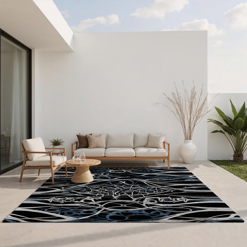 Tapis intérieur et extérieur Midnight Blossom, Rectangle 1 pi 6 po x 2 pi 6 po