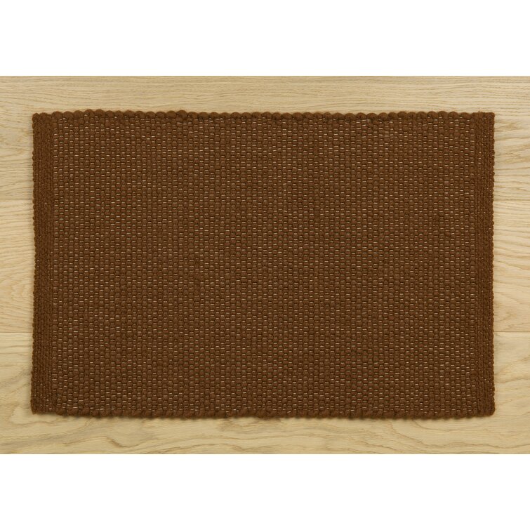 Handgefertigter Teppich aus Wolle in Kaffeebraun