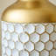 Ensemble de vases modernes en forme de gouttelettes en métal avec une finition blanche élégante, des hauteurs à trois niveaux et une surface émaillée de qualité supérieure pour une décoration intérieure élégante.