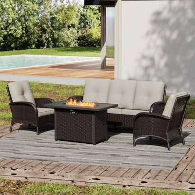 Ensemble de table de foyer d'extérieur en osier pour 5 personnes avec canapé, chaises et coussins
