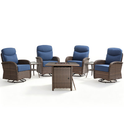 Ensemble de conversation de luxe pour patio extérieur avec table de foyer au propane, 4 chaises berçantes pivotantes et deux tables de bout, ensemble de sièges en rotin PE toutes saisons avec coussins épais de 6 po pour la cour