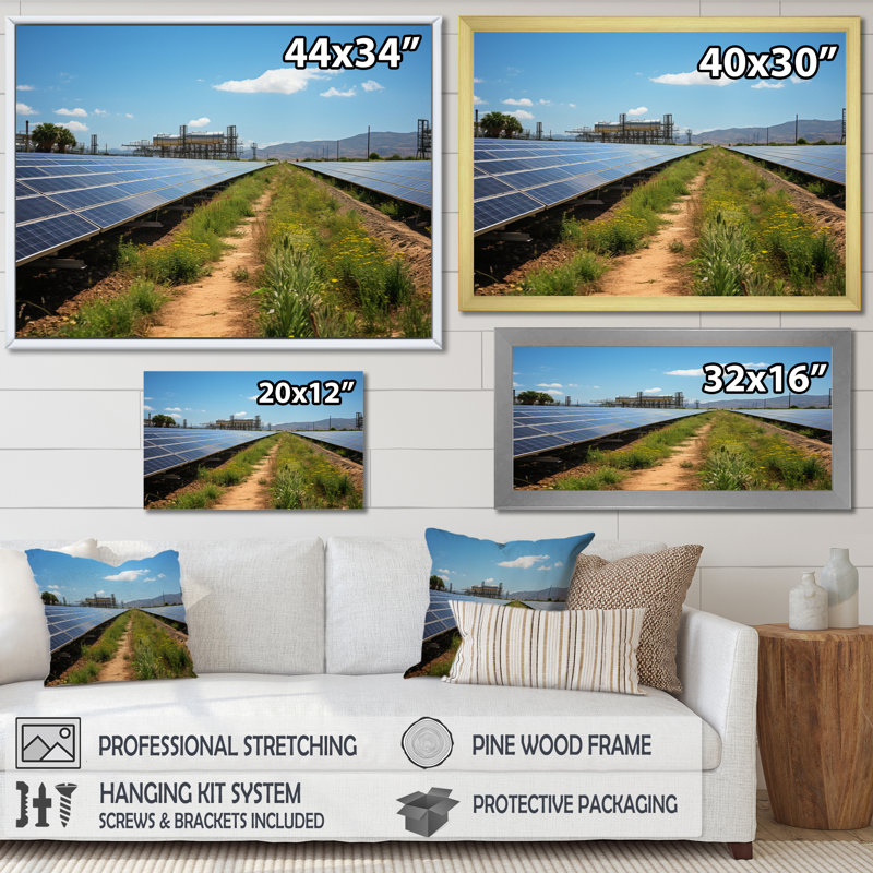 «Solar Panels Renewable Energy I», reproduction sur toile, H 34 po x l 44 po x P 1,5 po, Cadre doré à une seule photo