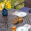 Ensemble repas pour 8 personnes avec table carrée et coussins Carli