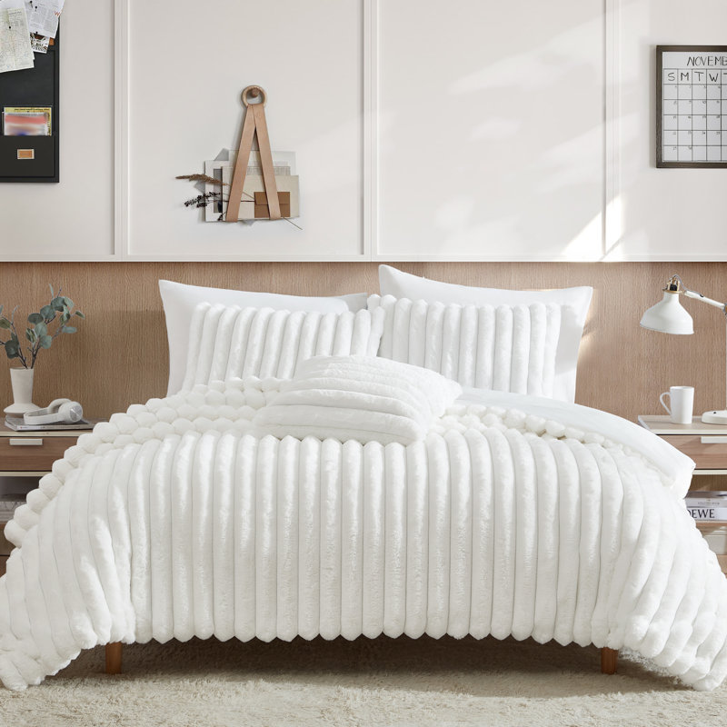 Everett Bedding, Full Comforter + 2 Full Pillowcases, White