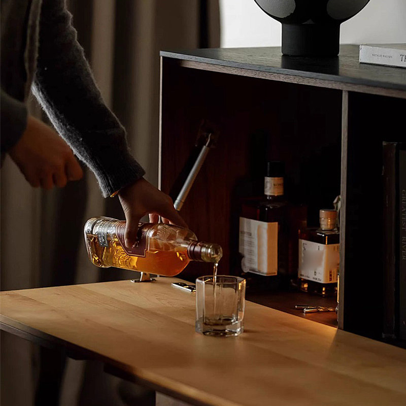 Armoire ou buffet rétro de style français