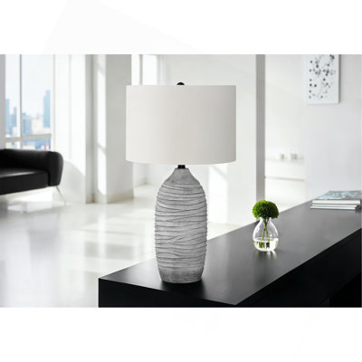Lighting, H 27 po, lampe de table, résine grise, abat-jour ivoire / crème, moderne