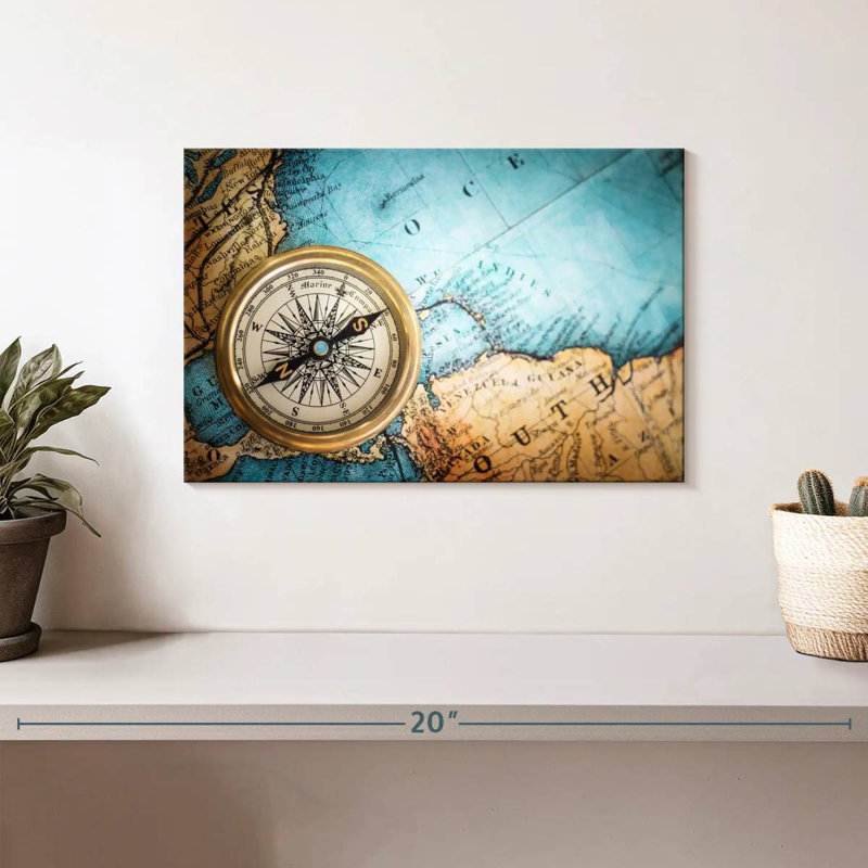 Compass on map Aletra, H 8 po x l 12 po