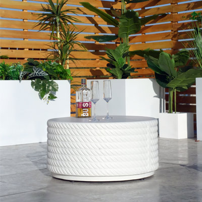 Belle table basse blanche imperméable