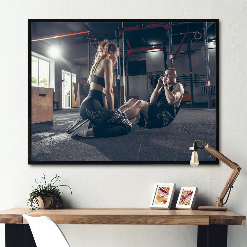 Couple de formation I sur toile, Cadre flottant noir, H 34 po x l 44 po x P 1,5 po