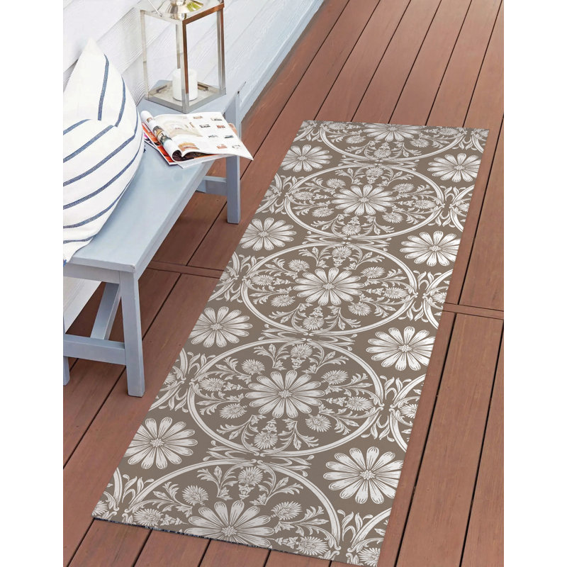 Daisy Tile Outdoor Area Rug, Runner 2'6" x 8'