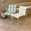 Ensemble de 4 chaises à blocs de couleur modernes à rayures - Siège en PP imperméable et pieds en métal robustes, ensemble de salle à manger intérieur / extérieur pour patio, balcon, café (blanc et jaune)-1566233134