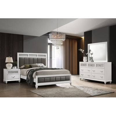 Kilwin 4-piece Eastern King Bedroom Set White