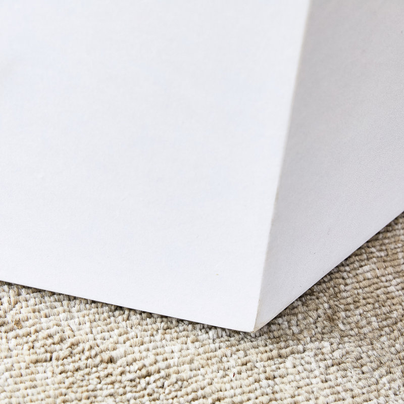 Table basse complexe texturée - blanche pour un espace de vie élégant avec une texture complexe
