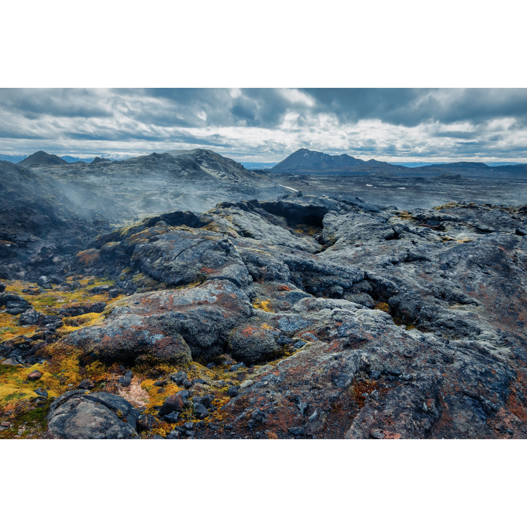 Vulkanische Landschaft von Szymon Mazurek - Druck auf Leinwand ohne Rahmen