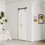 Porte de grange pliante moderne en bois manufacturé en forme de K avec quincaillerie incluse-99331739
